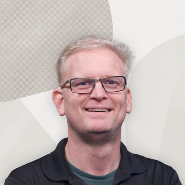 Nathan Thomas headshot