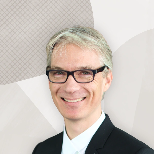 Eben Hewitt headshot