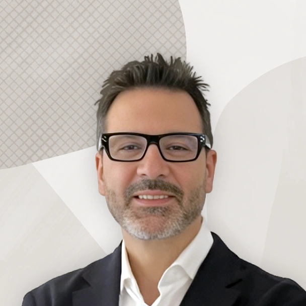 Oscar Colino headshot